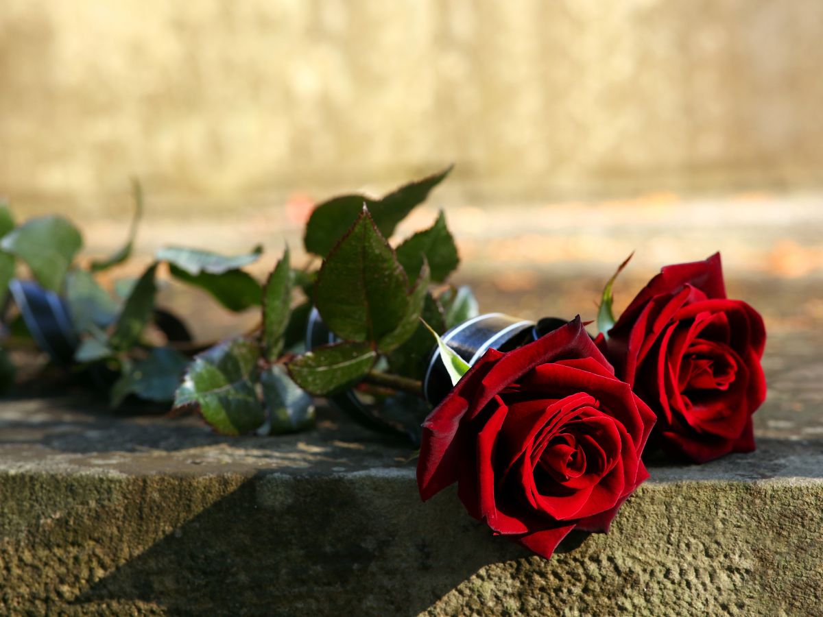 Burial Candles Image (1080 x 1080 px) (1200 x 900 px) (2)